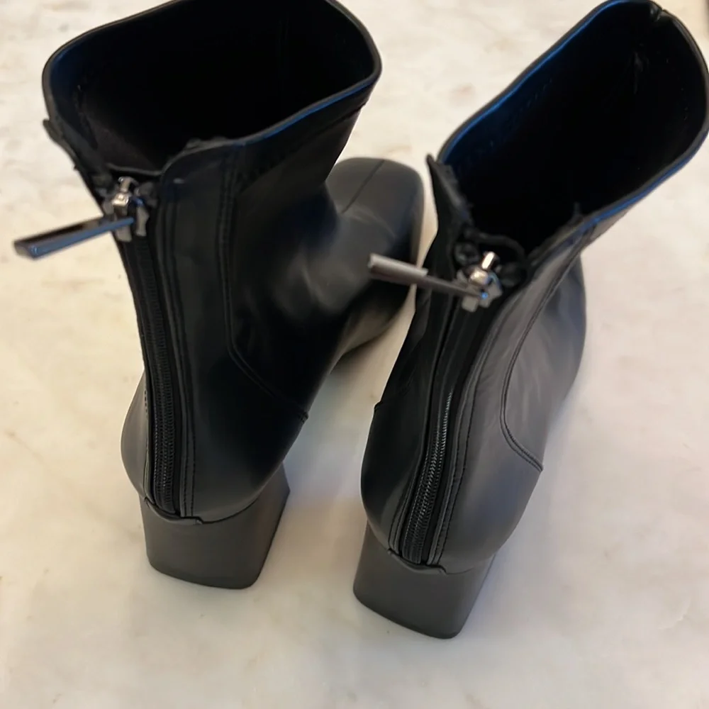 •GOODWILL• Black booties BRAND NEW w/o box - Picture 4 of 6